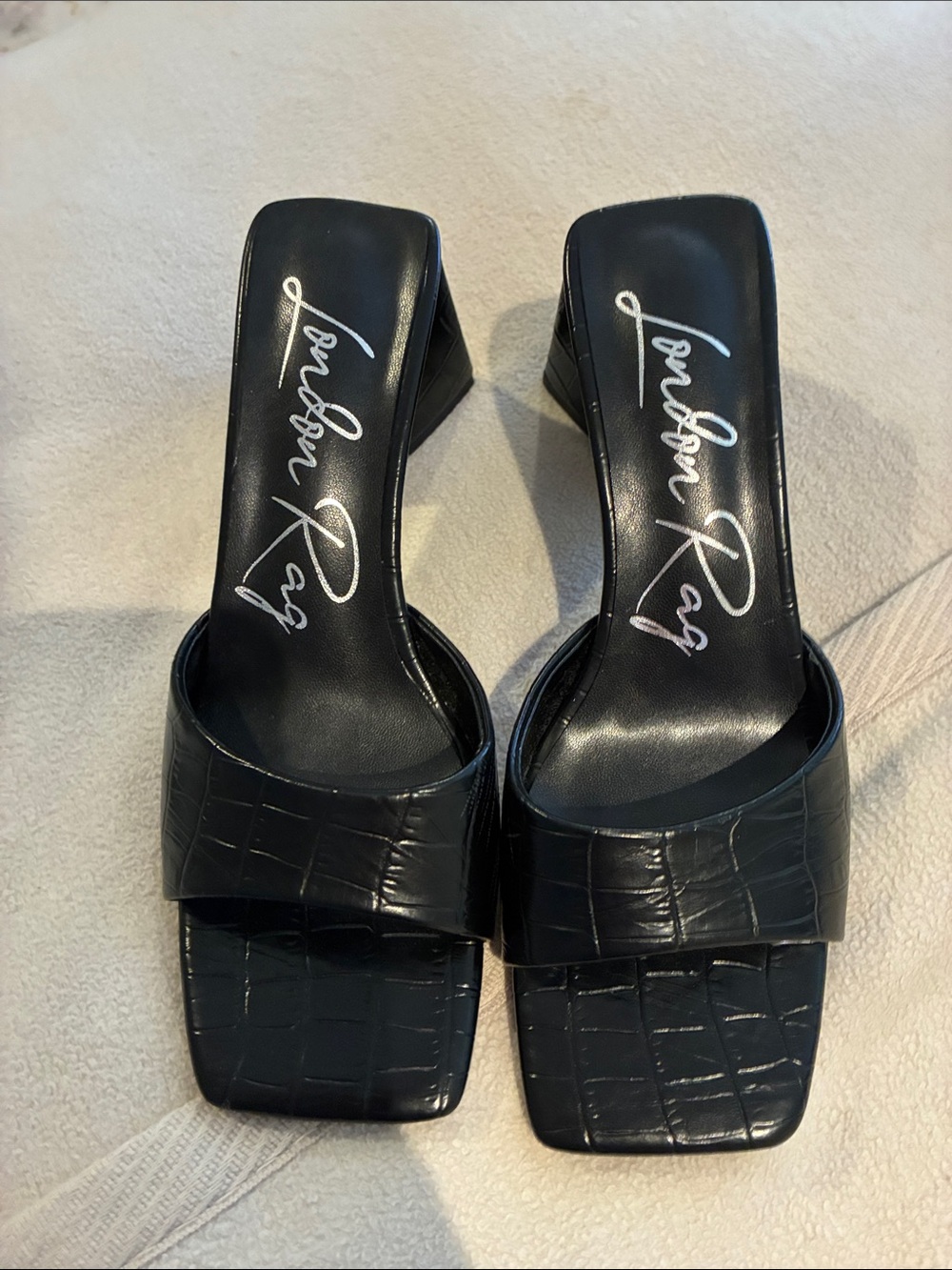 London Rag Black Croc-Embossed Square-Toe Slide Sandals
